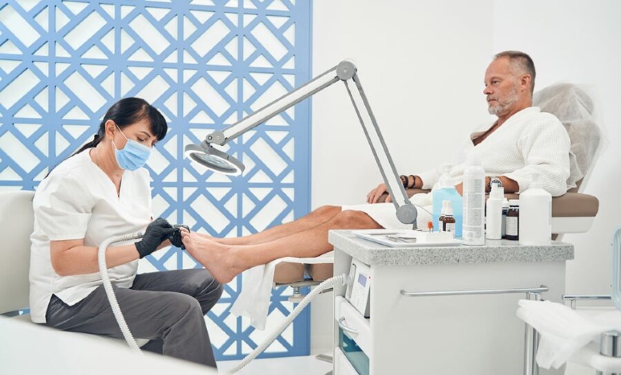 No necesitas ser influencer para triunfar en el mundo de la belleza, solo seguir una ruta clara | Imagen: Depositphotos.com